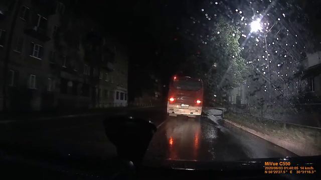 Великие Луки, сломанный автобус ночью смотреть онлайн