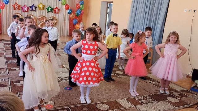 Танец будущих Первоклашек на Выпускной в детском саду смотреть онлайн