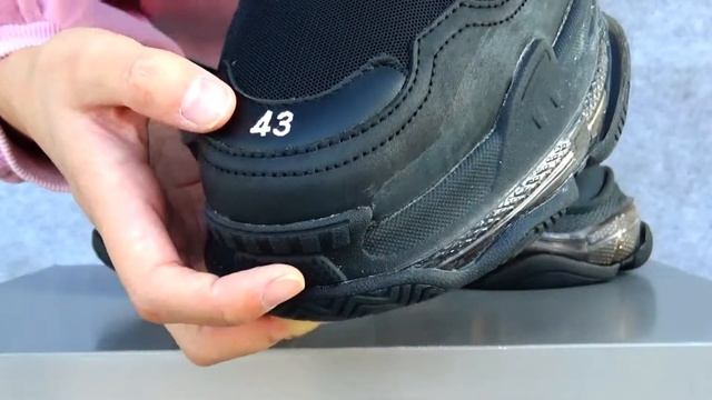 Balenciaga Triple S Black Clear Sole Sneaker Unboxing + REVIEW смотреть онлайн