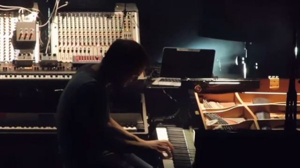 Nils Frahm: unknown song