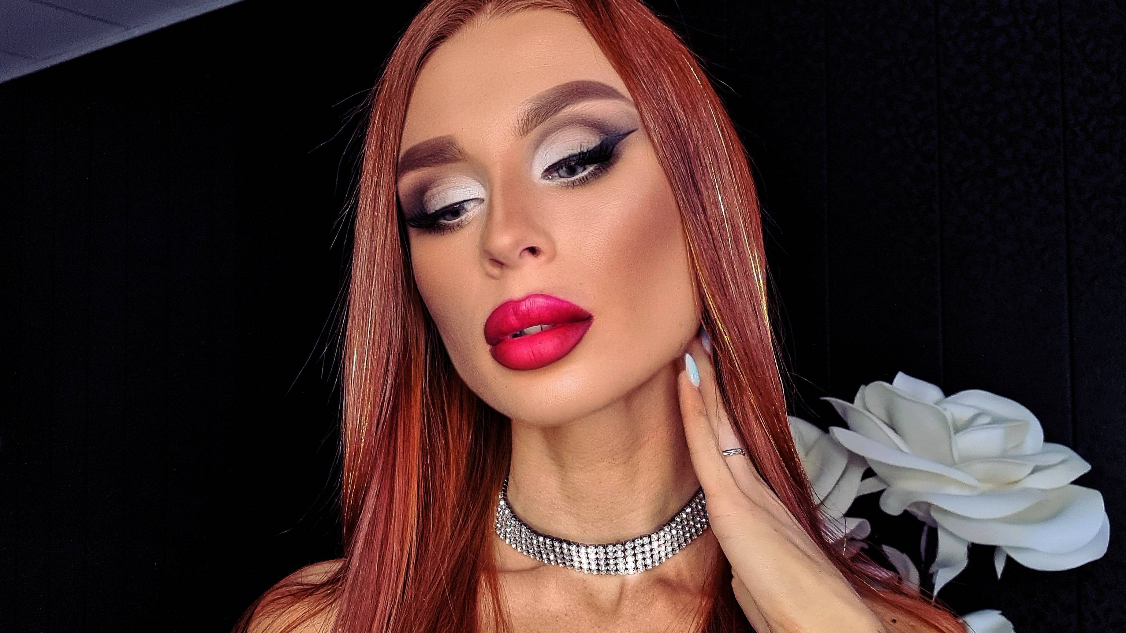 Рисуем стрелки и красные губы