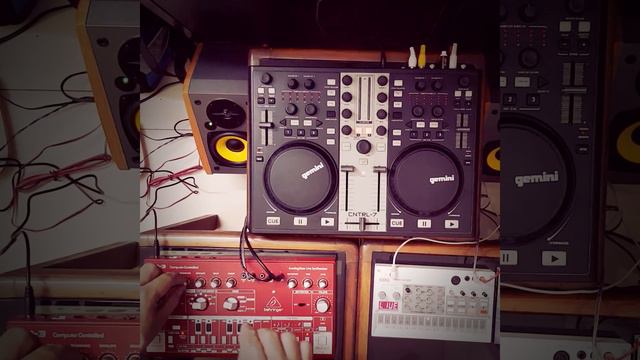 TD-3 + Volca Sample смотреть онлайн