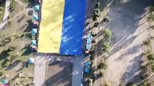 Самый большой Флаг Украины в Запорожье с высоты птичьего полета смотреть онлайн