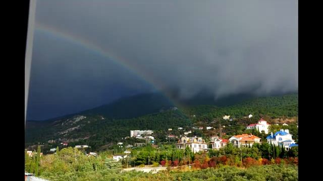 Радуга над поселком Никита в Крыму смотреть онлайн