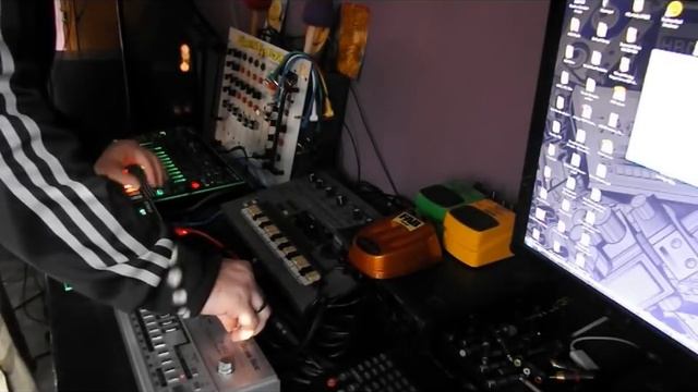 Acid Techno LIVE : Bass Bot TT-303 , Roland TR8 . Roland TB3 , Yamaha DR100 303% Acid смотреть онлайн