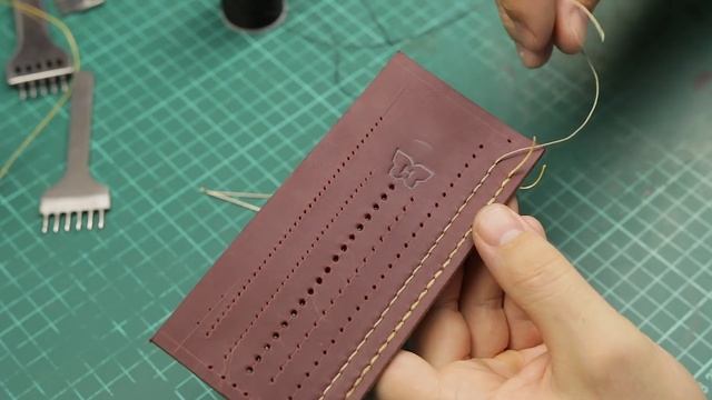 Как сделать ровный шов на коже Шов с узлом Шов елочкой с обеих сторон Шов с разными пробойниками смотреть онлайн