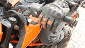 Сколько пальцев держать на рычагах мотоцикла (на тормозе и сцеплении)?