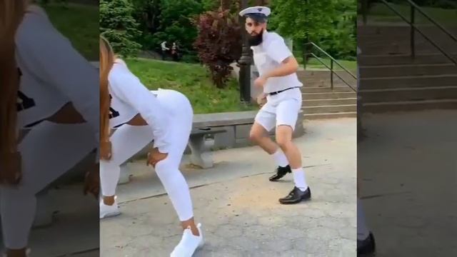BLACKS CAN TWERK смотреть онлайн