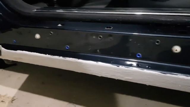 Установил пороги после покраски W220