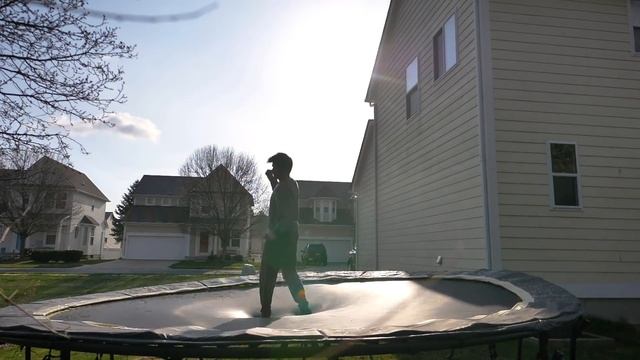 How to Back Full on the Trampoline Easy Today - Turning a 360 Upside Down Hack смотреть онлайн