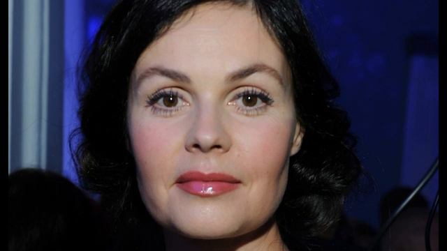 Екатерина Андреева вышла в мороз в тулупе на голое тело. смотреть онлайн