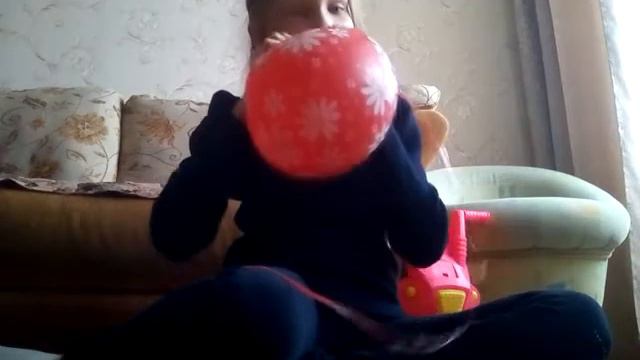 Вдыхаю гелий из воздушного шарика 😱 смотреть онлайн