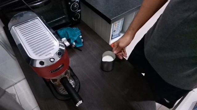 How to make latte with DELONGHI EC685 смотреть онлайн