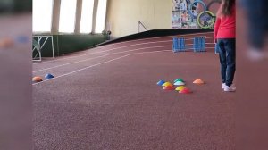 Подвижная игра с фишками и скакалкой