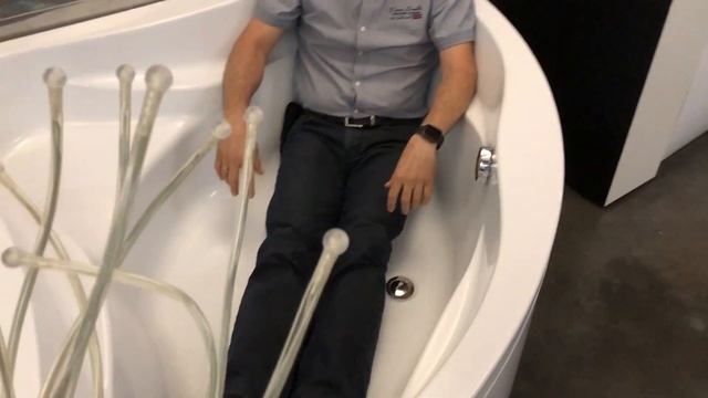 Угловая акриловая ванна HusKarl GERDA 140x140 видео обзор смотреть онлайн