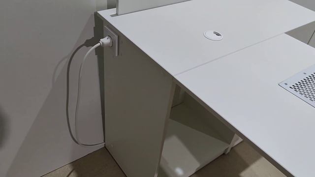 Маникюрный стол по индивидуальному проекту. Вытяжка Polarus TD-MASTER. смотреть онлайн