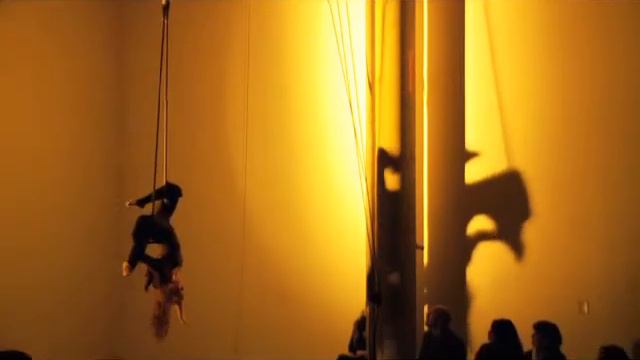 Lydia Lara - Single Point Trapeze смотреть онлайн