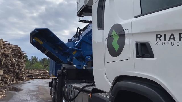 Щепорубительная установка JENZ HEM 583DQ Hybrid на базе шасси Scania G380 XT