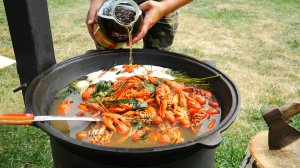Показываю как вкусно варить раков в пиве к пиву в казане на костре.
