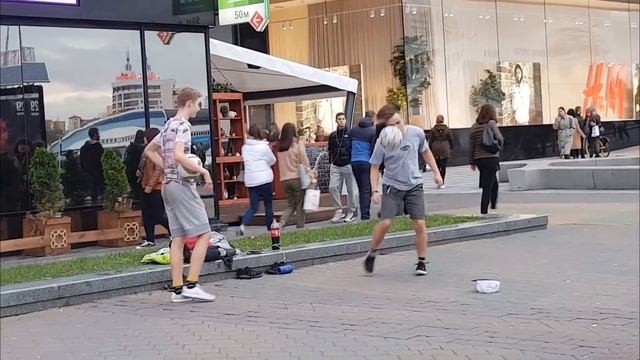 МЯЧ НА ГОЛОВЕ У КЕШИ? Крутые ТРЮКИ с МЯЧИКОМ Мимимишки мультики с игрушками для детей смотреть онлайн