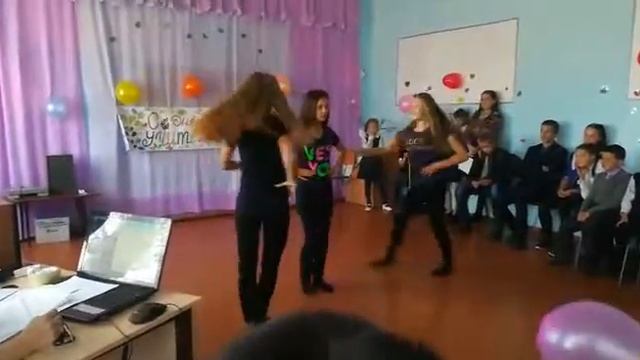 Танцы на День Учителя смотреть онлайн