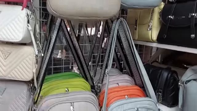 СУМОК МНОГО НЕ БЫВАЕТ САМЫЙ БОЛЬШОЙ ВЫБОР СПЕШИТЕ КУПИТЬ МОСКВА САДОВОД смотреть онлайн