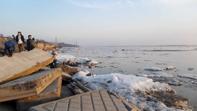 Ледоход на р. Амур, г. Хабаровск. 18.04.2018 №2 смотреть онлайн