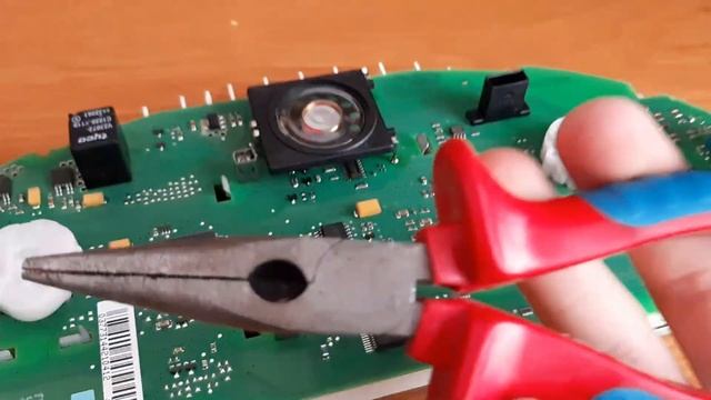 Pixele na wyświetlaczu/Jak wymienić LCD FIS w Audi A4 B6/B7/Instrument Cluster Pixel Repair смотреть онлайн