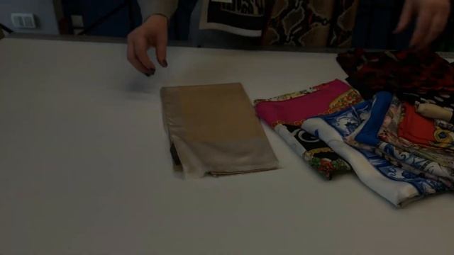 Идеи подарков для 8 марта. Брендовые шёлковые платки в Studio Loscut смотреть онлайн