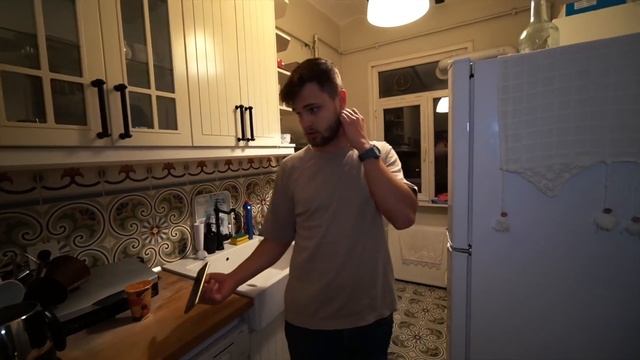 Если ты увидишь ЭТО ПЯТНО на кухне , то сразу БЕГИ ! Ночь в доме с привидениями смотреть онлайн