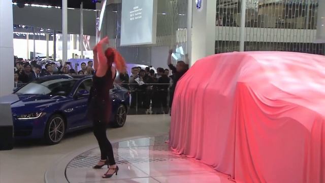 Reveal of Jaguar E-PACE at the 2018 Beijing Motor Show смотреть онлайн