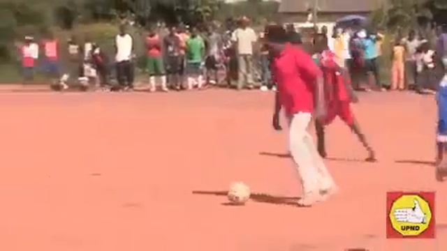 kkkkk president HH knows how to play football??? watch till end смотреть онлайн