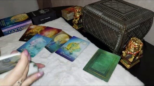 Что Он думает ? Что Он чувствует ? Что Он  скрывает  ? Гадание таро сегодня онлайн.