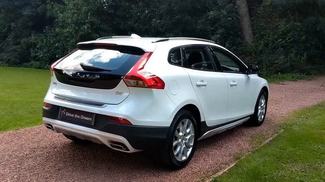 VOLVO V40 CROSS COUNTRY PRO смотреть онлайн