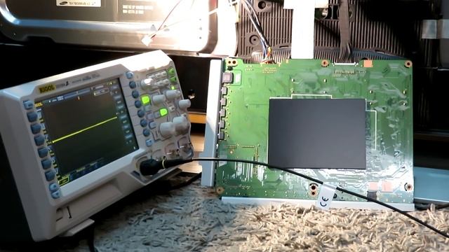 Ремонт телевизора Samsung UE55F7000AE - при включении загорается подсветка и уходит в перезапуск смотреть онлайн