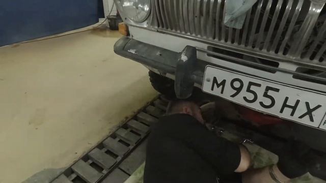 Серия 8. Замена масла в двигателе и коробке. Промывка мотора соляркой. И немного экшена. смотреть онлайн