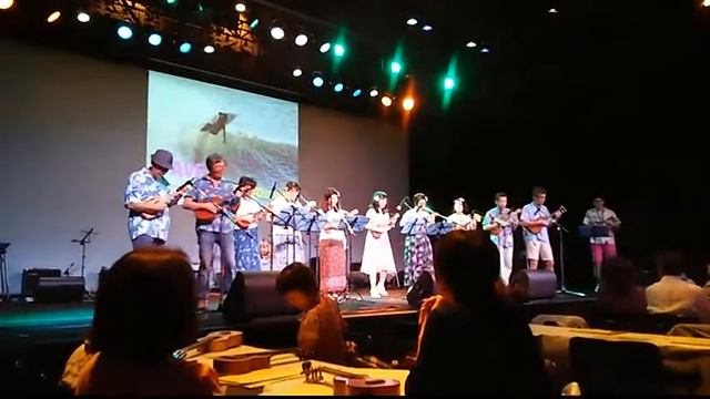 Akimoto-tei Oceans play "Wave" at Beach de Ukulele 2016, Yokohama. смотреть онлайн