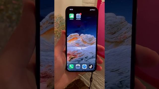 Как изменить время суток на обоях твоего iPhone смотреть онлайн