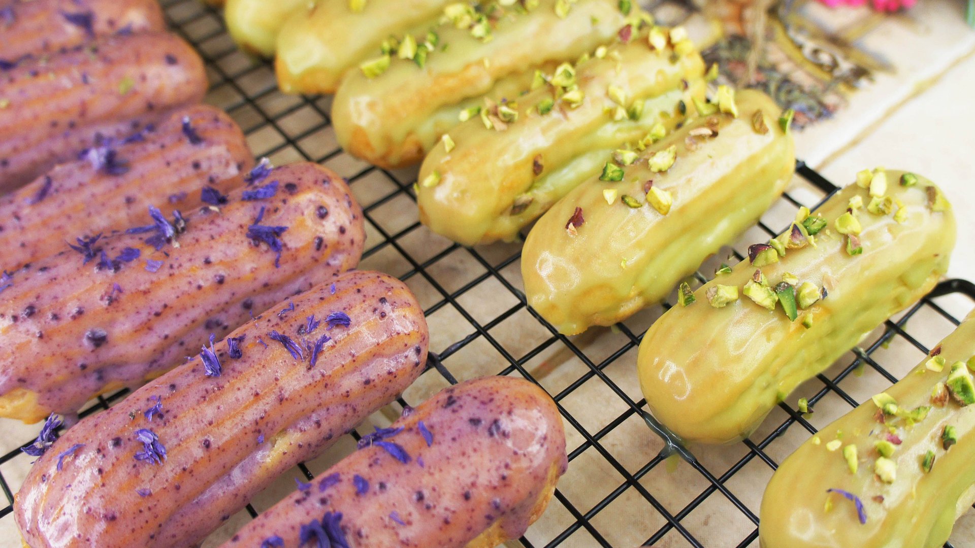 ФИСТАШКОВЫЕ И ЧЕРНИЧНЫЕ ЭКЛЕРЫ рецепт | РЕЦЕПТ ЗАВАРНОГО ТЕСТА ДЛЯ ЭКЛЕРОВ | канал ТАРТАЛЕТКА смотреть онлайн