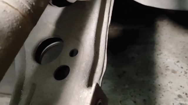 VW GOLF 4 сломался болт стойки стабилизатора. Что делать? смотреть онлайн