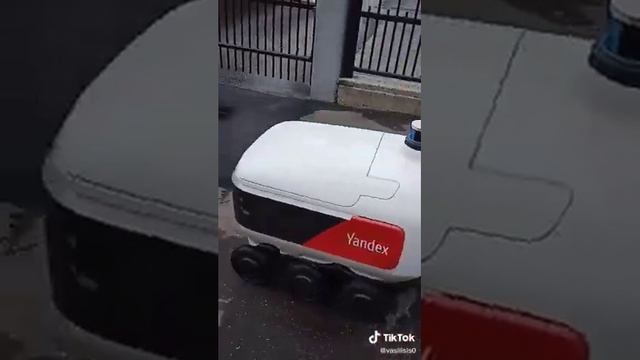 С 01.05.2021 года по городам России начали испытывать ЯНДЕКС роботы доставщики 🤖 🤖🤖