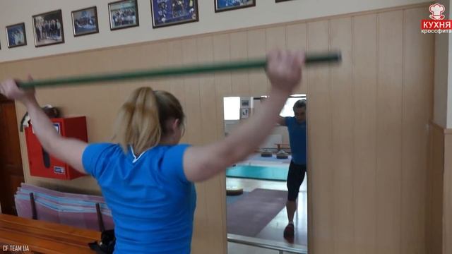 Snatch warm up before weightlifting training - OLYMPIC WEIGHTLIFTING TIPS смотреть онлайн