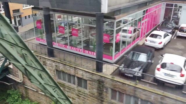 Подвесной трамвайчик Schwebebahn из городка Wuppertal 🇩🇪 смотреть онлайн