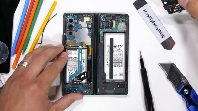 Galaxy Z Fold 2 Teardown! -- Where is the 'Folding Glass'? смотреть онлайн