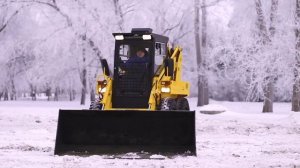 Мини-погрузчик МКСМ-800H производства ПАО «Курганмашзавод»
