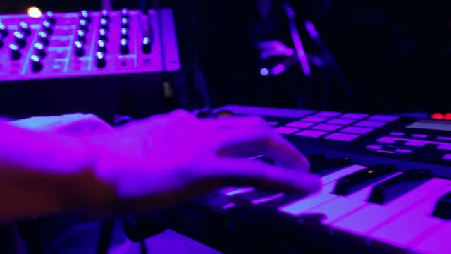 Guru Groove Foundation - Call Me Up - Studio Live