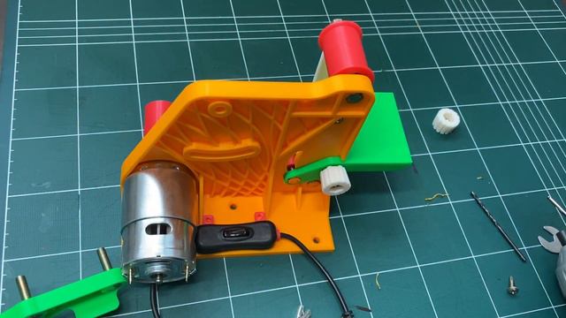 3D 프린터로 만든 탁상용 벨트센더 / 3D printed tiny belt sander смотреть онлайн