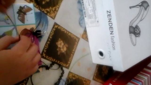 Сделала чокер из наушников