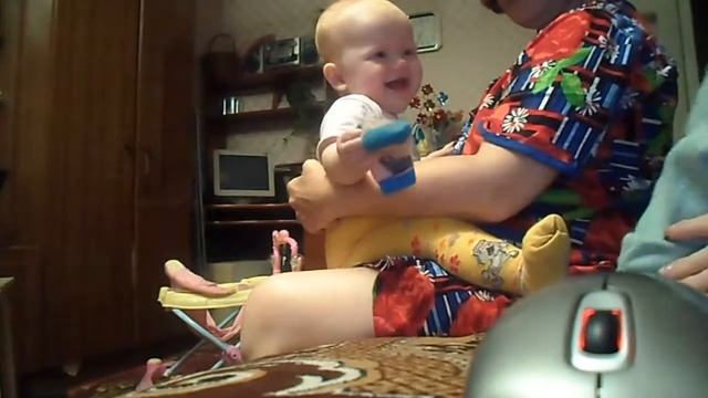 Мама, а носочки то грязные, не пора ли поменять. смотреть онлайн