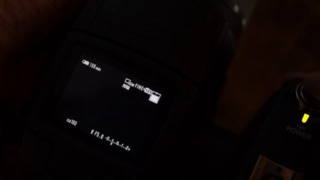 5 Reasons To Buy - Sony DSC-R1 - Pure Fun!